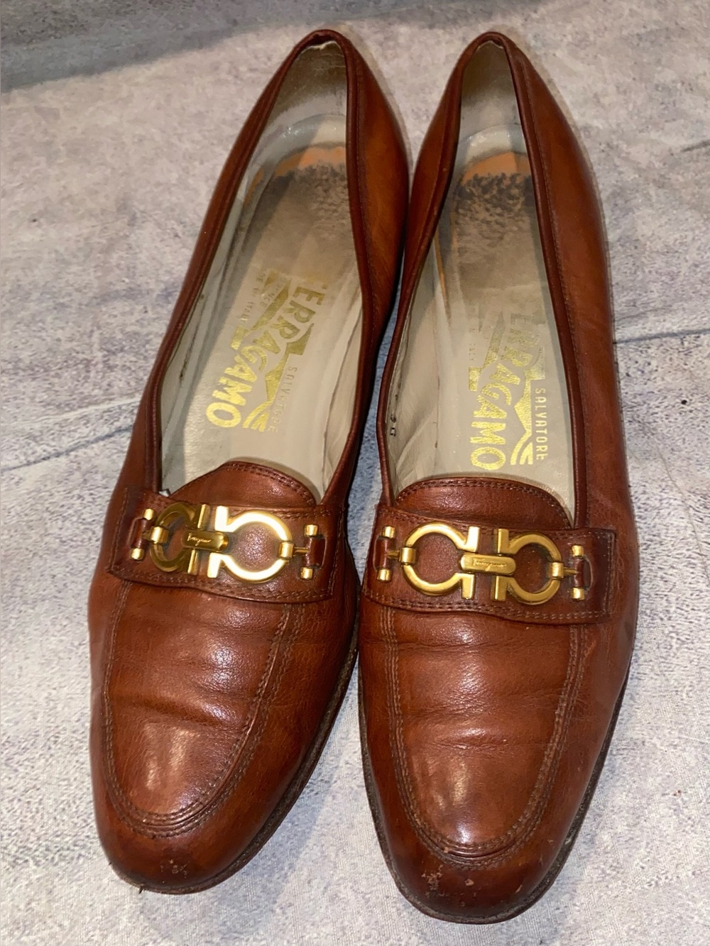 Ferragamo Gancini Horsebit Accent Gold Leather Loafers Shoes Flats 7.5 Vintage - Picture 2 of 9